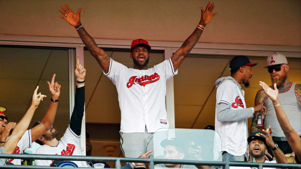 lebron-james-yankees-indians-fan.jpg